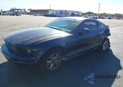 2008 Ford Mustang V6 Deluxe/V6 Premium z USA, uszkodzony, nr VIN 1ZVHT80N885162474